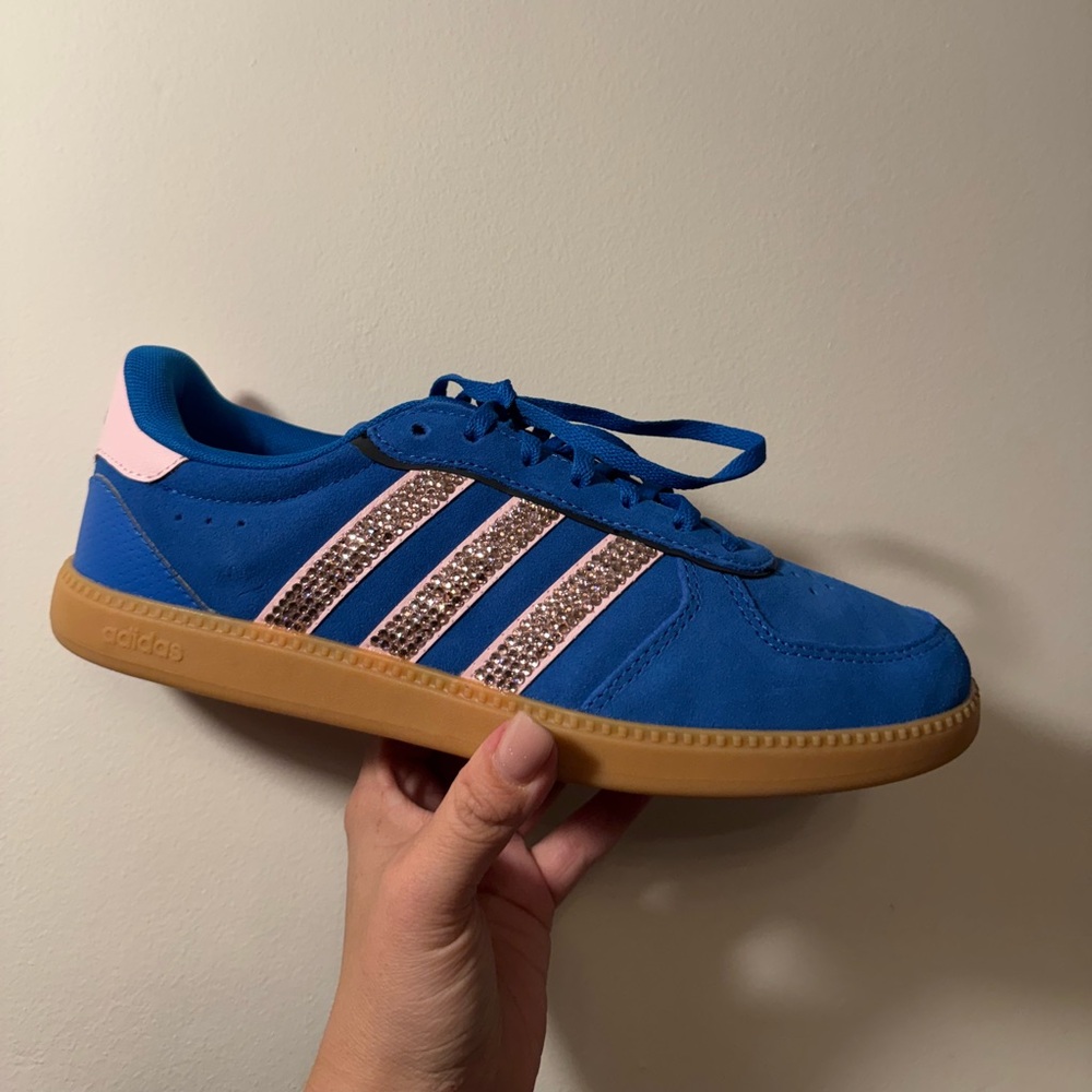 Blue and Pink Adidas Breaknet Sleek shoes
